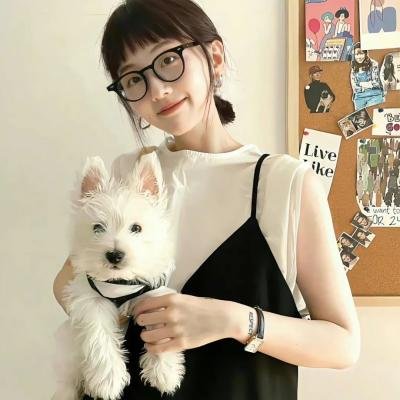 草丛中的人
